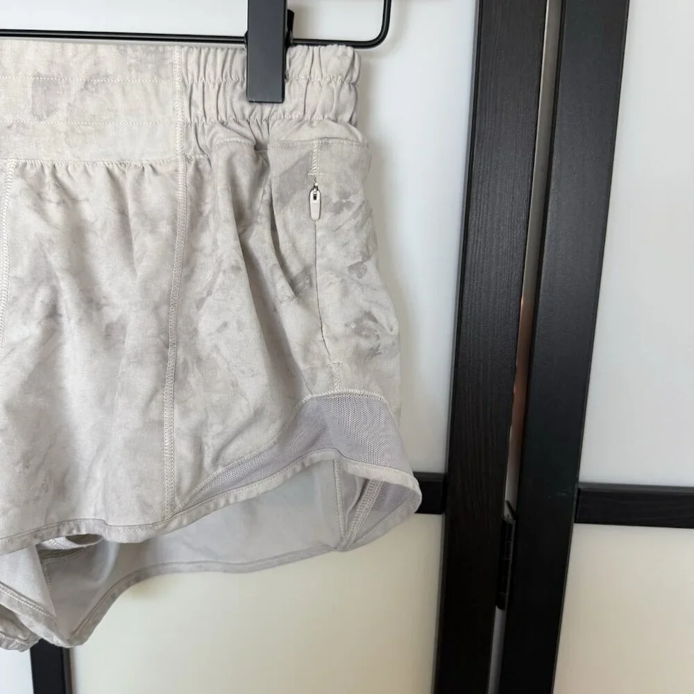 Lululemon Womens Hotty Hot Shorts (FIT LIKE A 2) Tennis Preppy Gym*LINER REMOVED